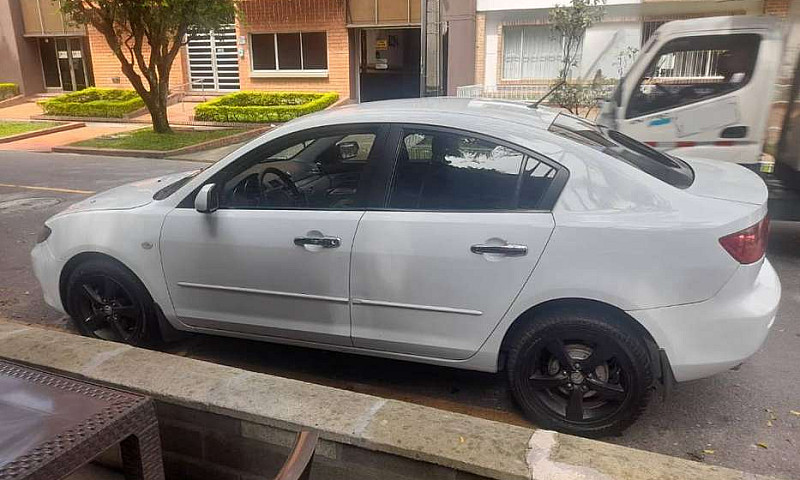 Mazda 3 Modelo 2006....