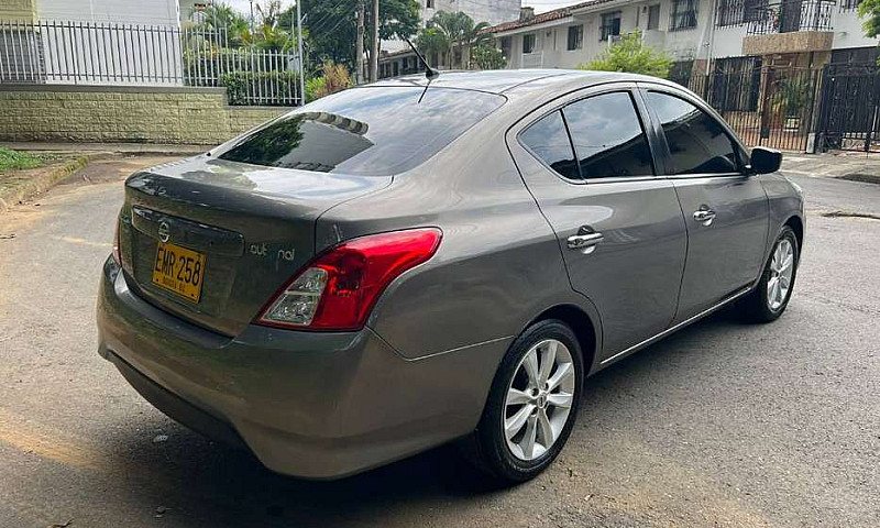 Nissan Versa Advance...