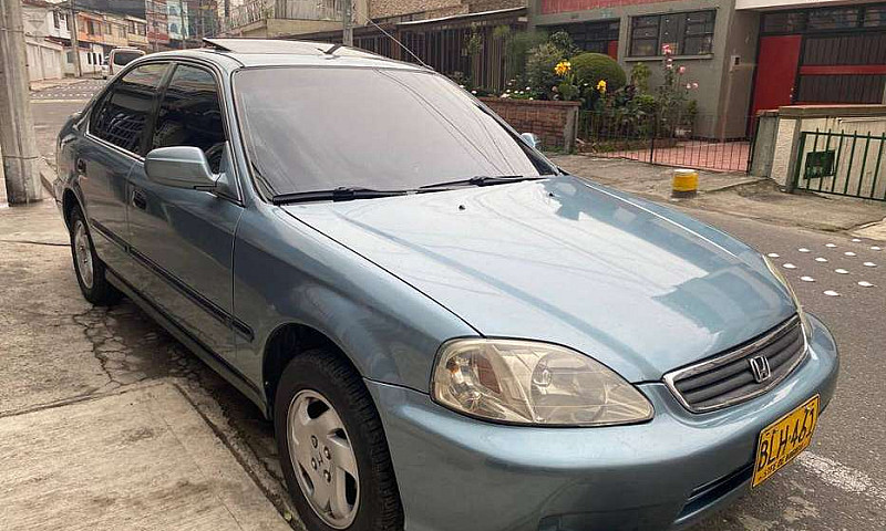 Se Vende Carro Honda...