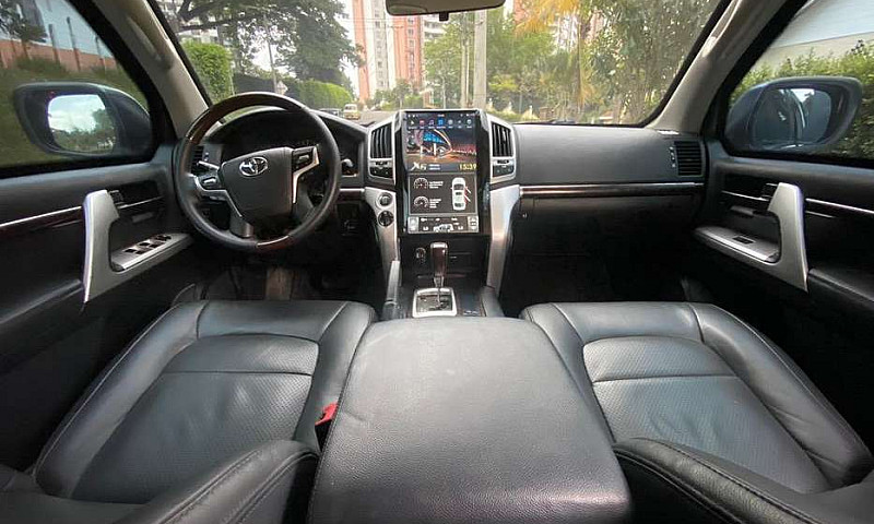 Toyota Land Cruiser ...