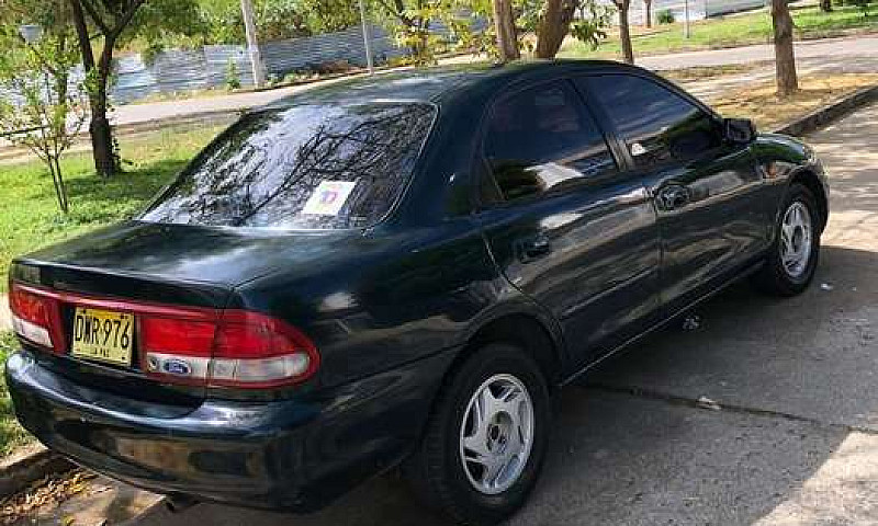 Vendo Ford Laser 99...