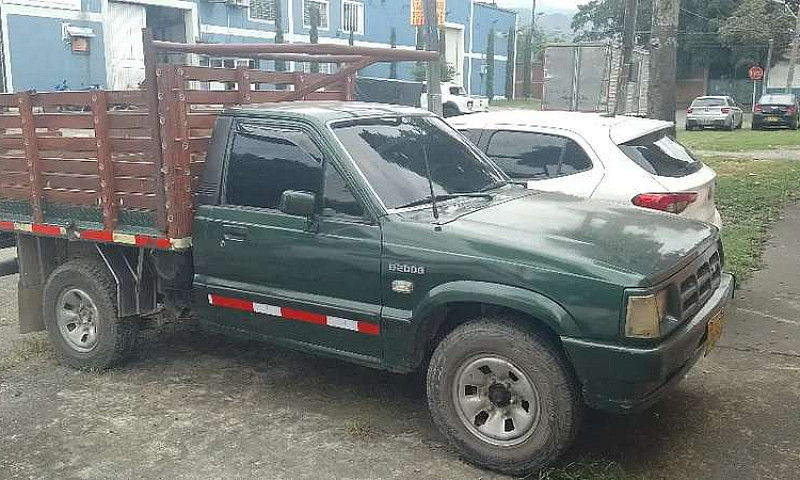 Vendo Camioneta Mazd...