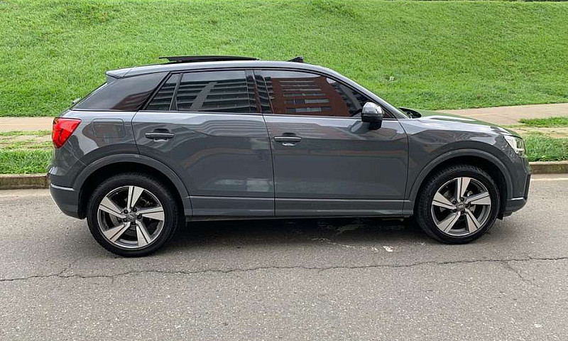Vendo Audi Q2  Model...