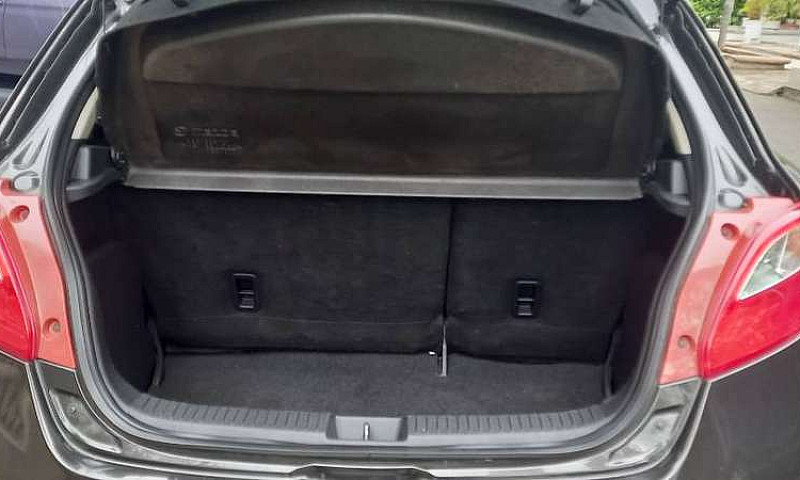 Vendo Mazda 2 Hatch ...