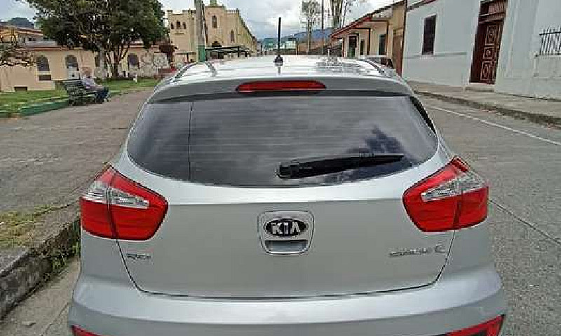 Vendo Kia Río Spice ...