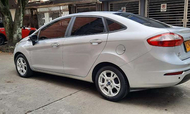 Ford Fiesta Modelo 2...