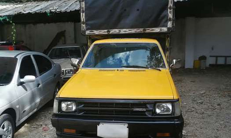 Se Vende Mazda B2000...