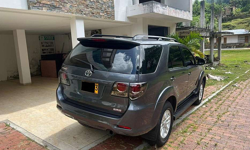 Toyota Fortuner Sr5 ...