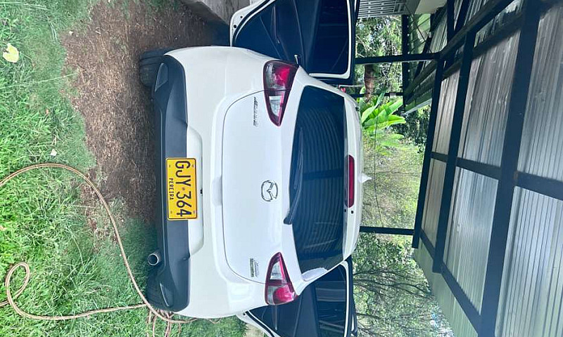 Vendo Mazda 2 Gran T...