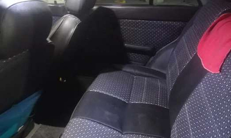 Vendo Mazda 323 Exel...