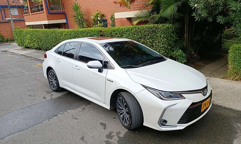 Vendo Toyota Corolla...