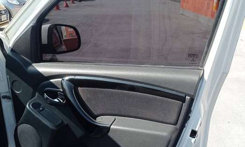 Camioneta Duster Oro...
