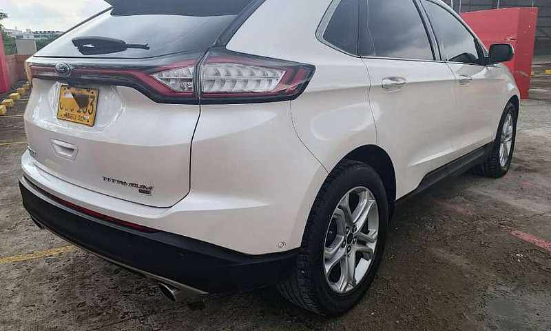 Ford Edge Titanium...