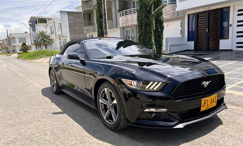 Vendo Ford Mustang I...