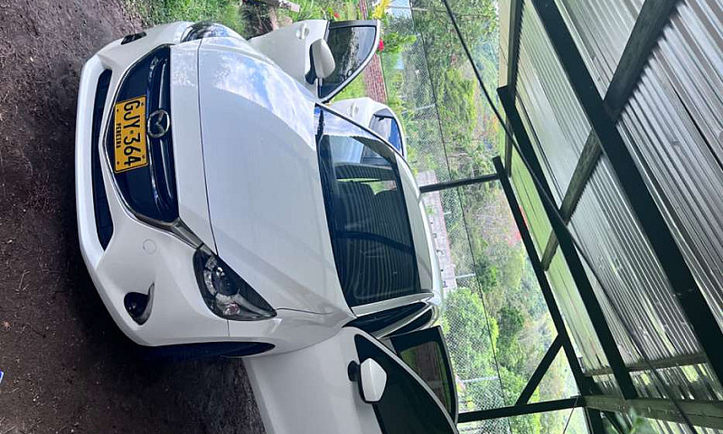 Vendo Mazda 2 Gran T...