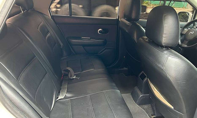 Nissan Tiida 2008...