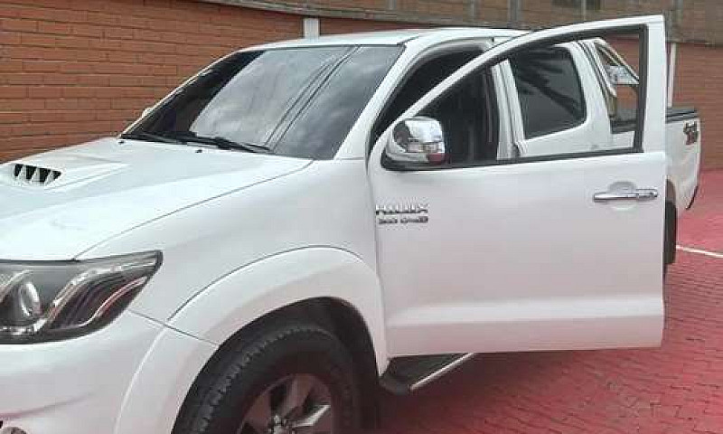 Toyota Hilux Vigo 20...