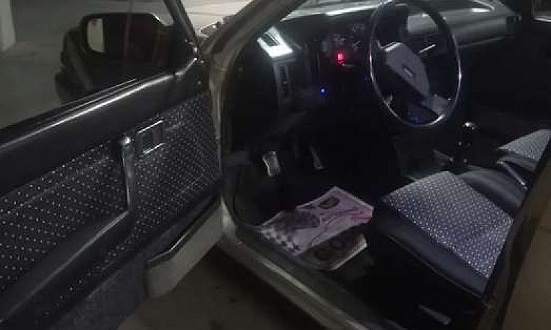Vendo Mazda 323 Exel...