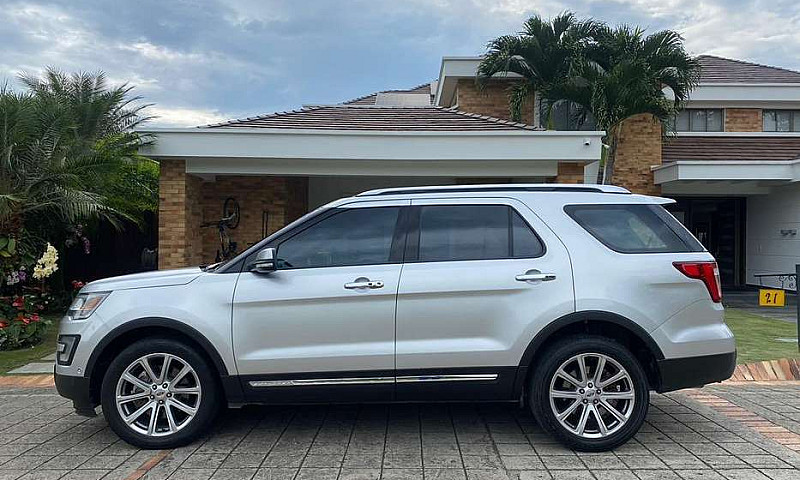 Ford Explorer Limite...