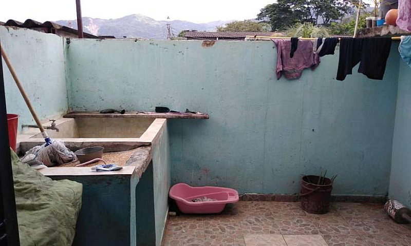 Vendo Casa Dos Pisos...