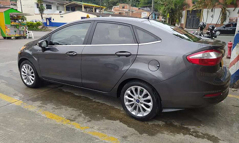 Ford Fiesta Titanium...