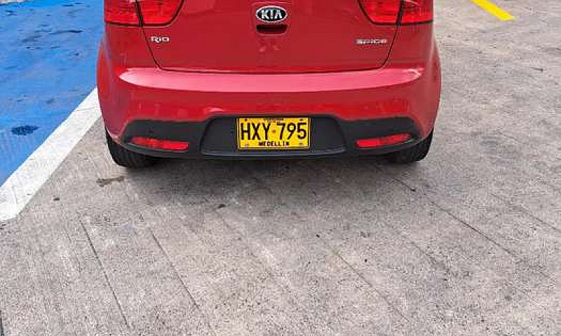 Vendo Kia Rio 2014...