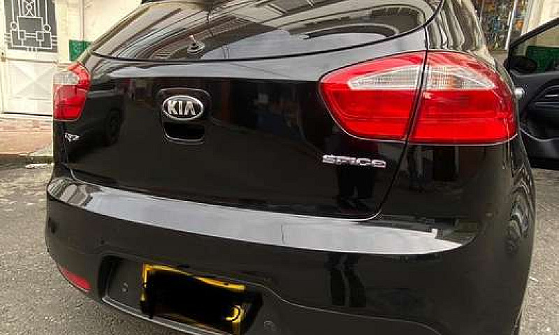 Vendo Kia Rio Ubex F...