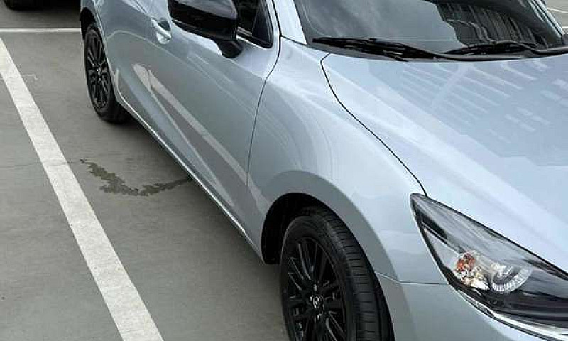 Mazda 2 Carbon Editi...