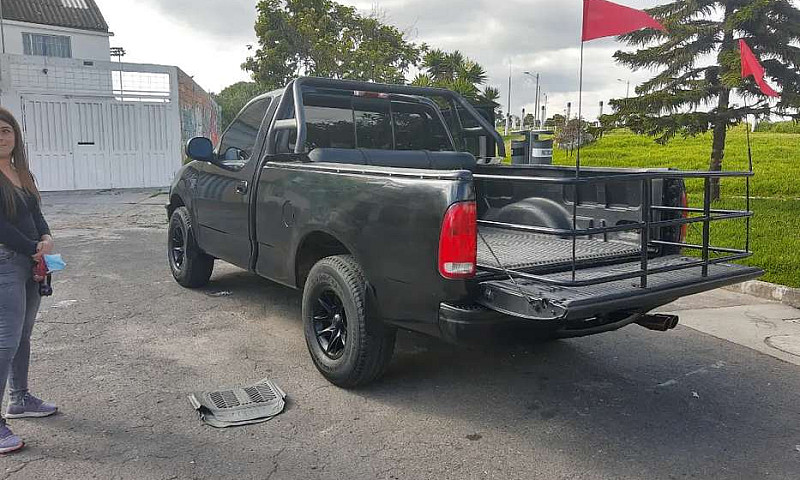Vendo Camioneta Ford...
