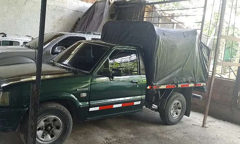 Vendo Camioneta Mazd...