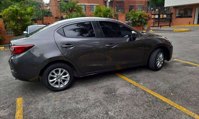 Vendo Mazda 2 Sedan ...