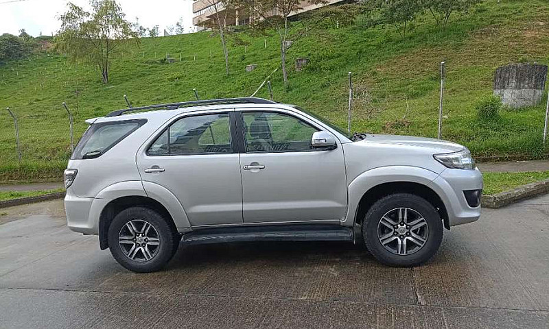 Toyota Fortuner 2.7 ...