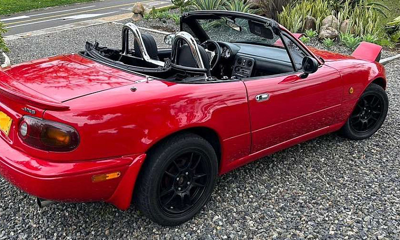 Vendo Mazda Miata 19...