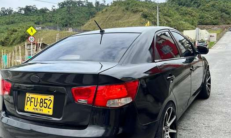 Vendo Kia Cerato...