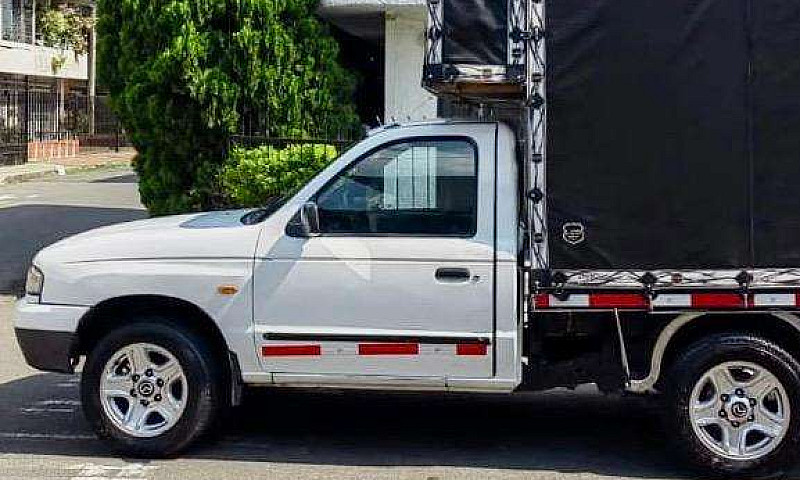 Mazda B2200 En Estac...
