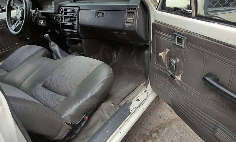 Camioneta Mazda B220...