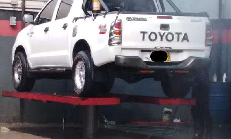 Magnifica Toyota Hil...