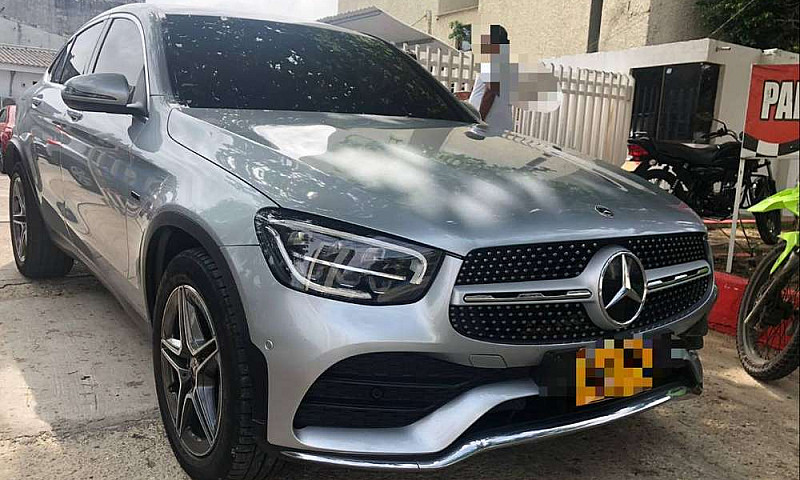 Mercedes Benz Glc300...