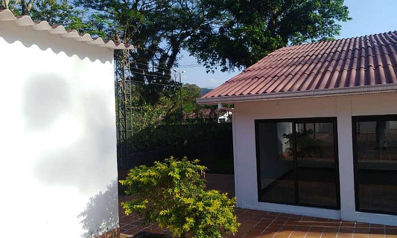 Villa Emejana Y Gran...