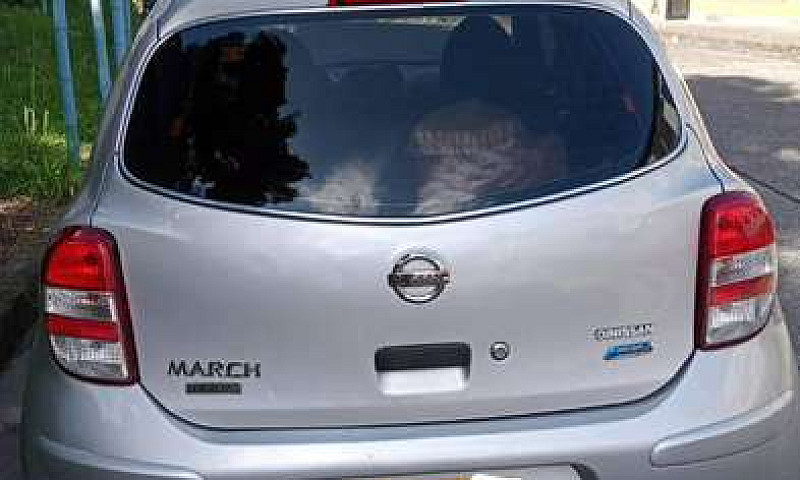 Vendo Nissan March 2...