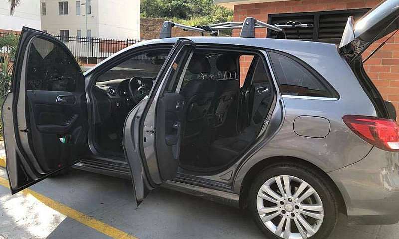 Hermoso Mercedes Ben...