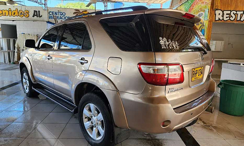 Toyota Fortuner 2011...