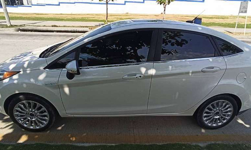 Vendo Ford Fiesta Ti...