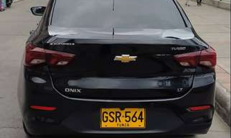 Vendo Onix Turbo...