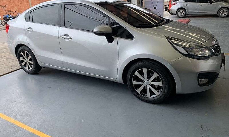 Kia Rio Automatico...