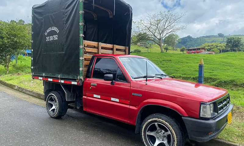 Vendo Mazda B2200 Ex...