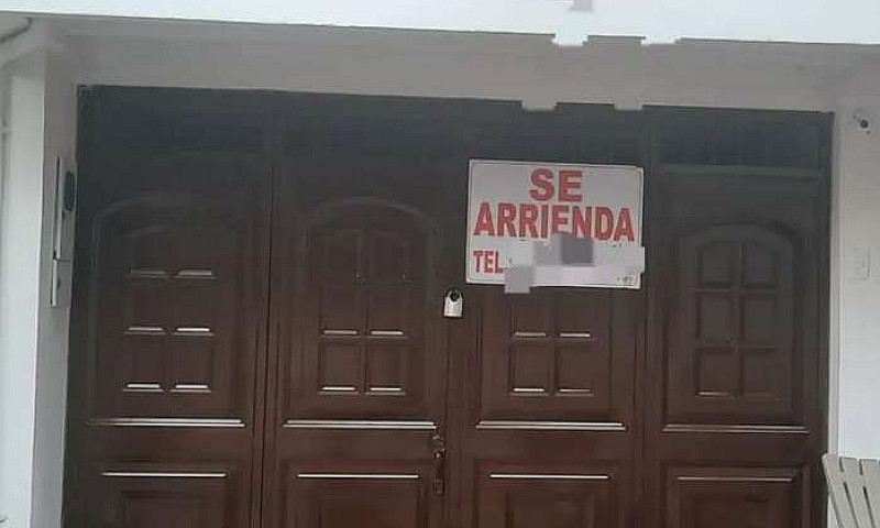 Se Arrienda Casa Con...