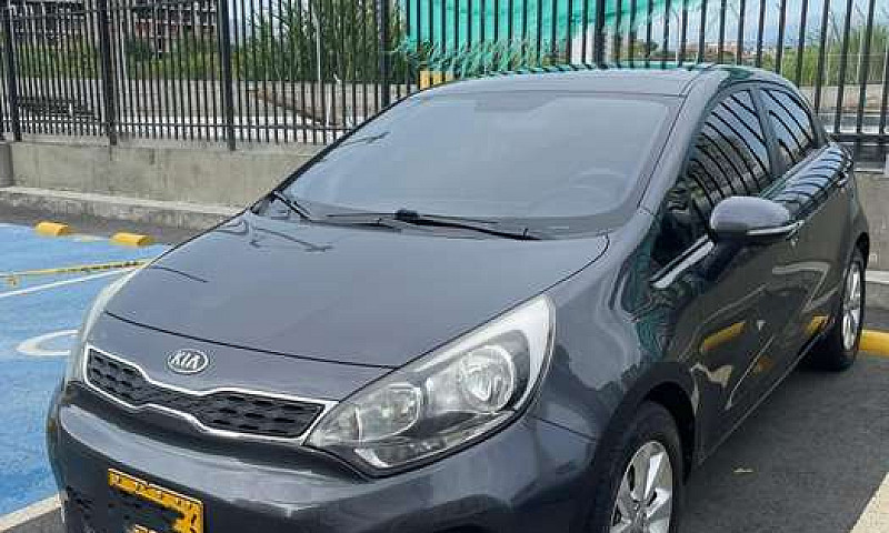 Vendo Kia Rio 2013...