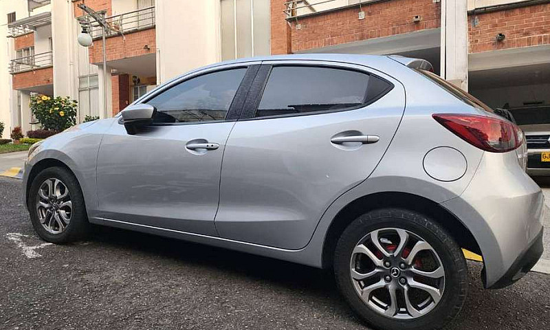 Mazda 2 Grand Tourin...