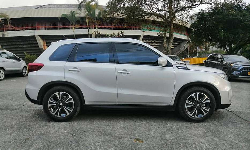 Suzuki Vitara Live A...